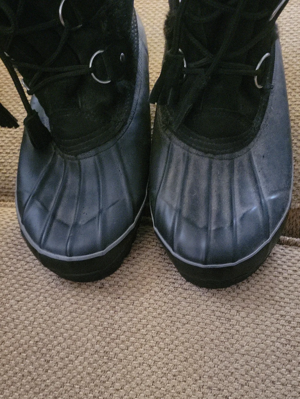 Khombu brand Women's Black Faux Fur Lace-Up Winter Boots Size 11